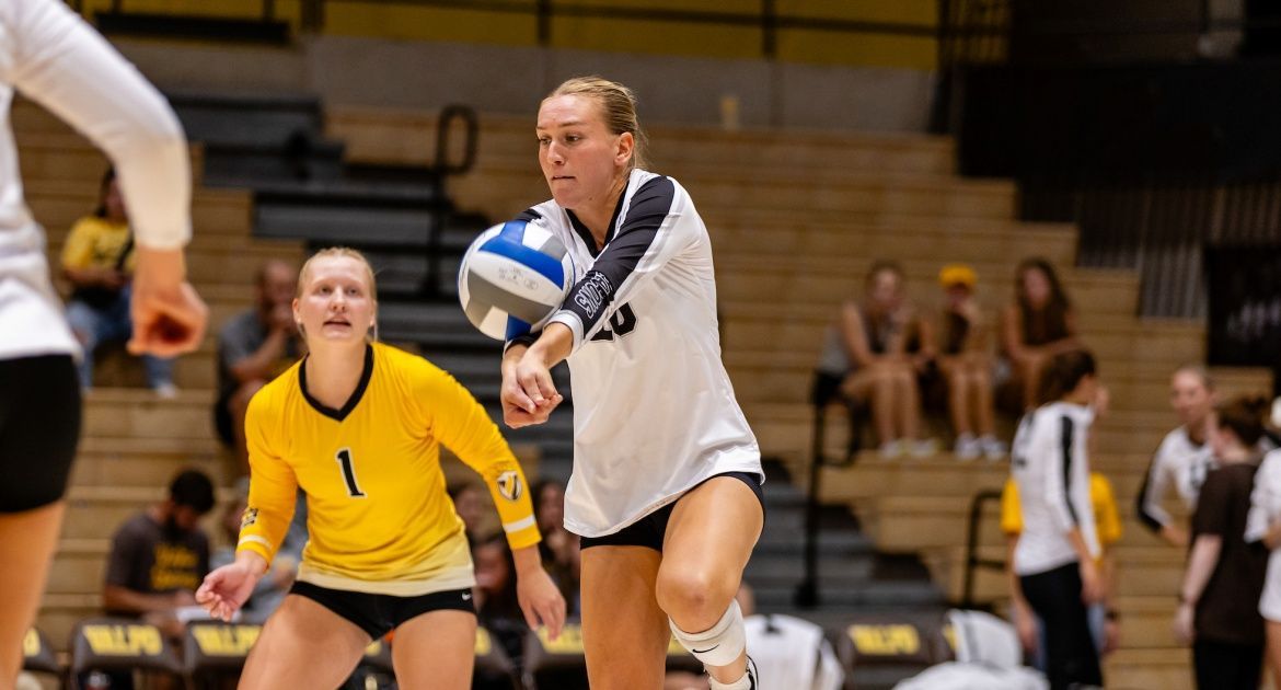 Volleyball Falls to Illinois State Friday Evening