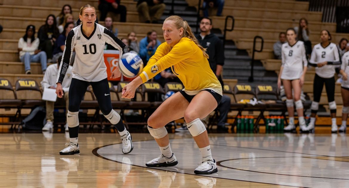 Volleyball Extends Winning Streak to Five with Sweep at Missouri State