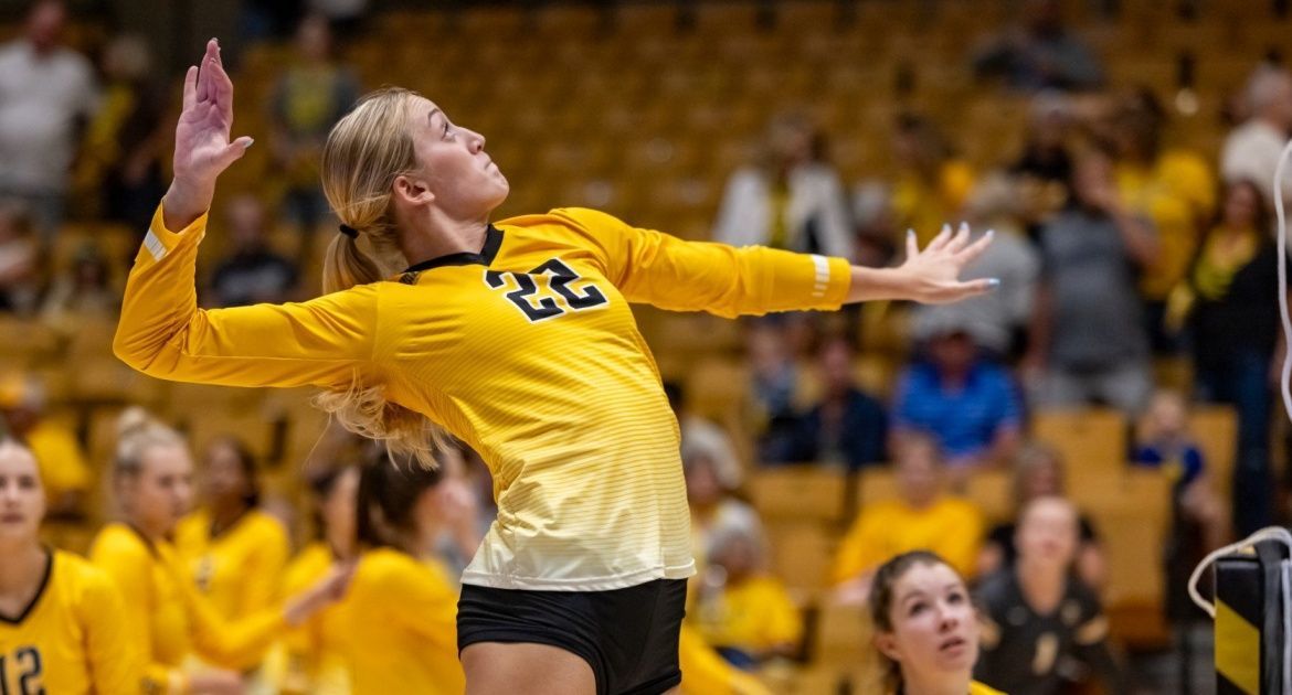 Volleyball Wins Sixth Straight Road Match with Victory at Illinois State
