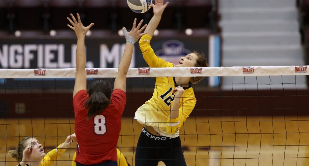 Volleyball Falls in First Round of MVC Tournament