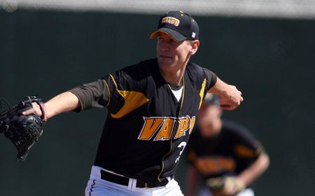 Valpo Falls in Pitcher's Dual at SIU Edwardsville