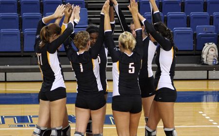 Valpo Volleyball to Host Butler on 'Blackout Night' at the ARC