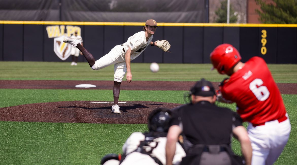Lockwood Goes Distance as Big Eighth Inning Helps Valpo Over Bradley