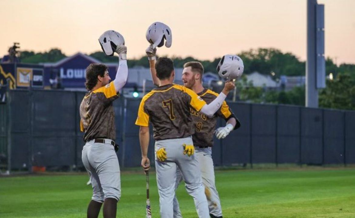 Valpo Rallies From Down Six with Ninth-Inning Home Runs; Murray State Prevails in Extras
