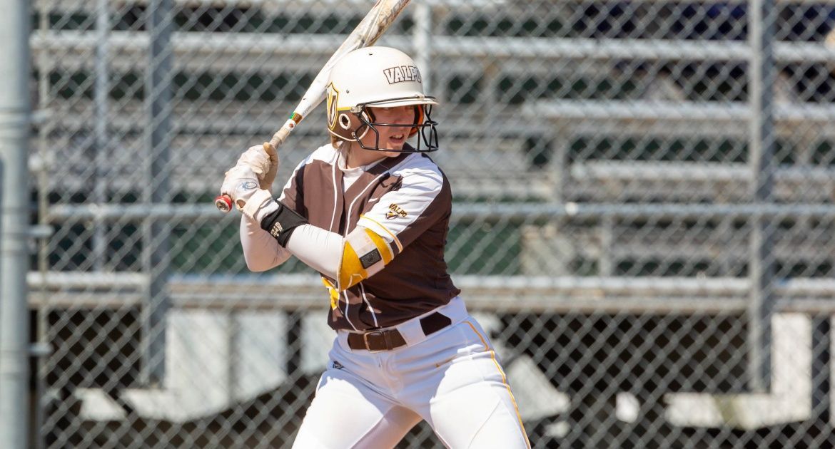 Softball Extends Win Streak to Five With Pair of Wins Saturday