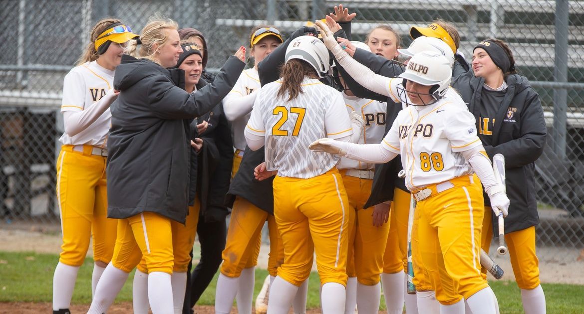 Big First Inning Pushes Softball to Doubleheader Split