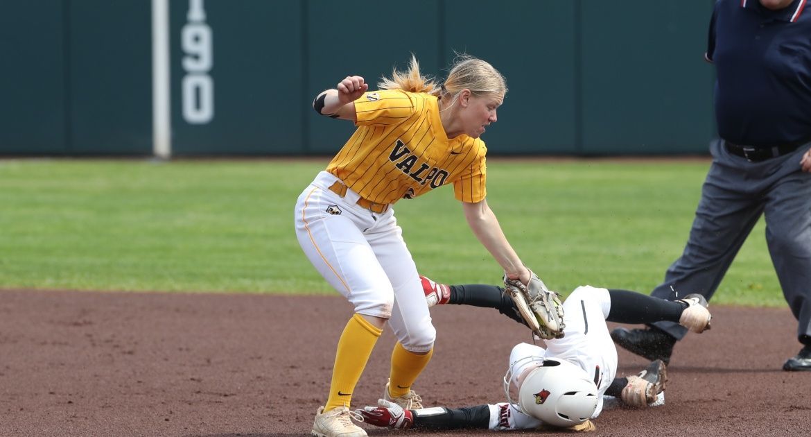Softball Denied By Illinois State in Series Opener