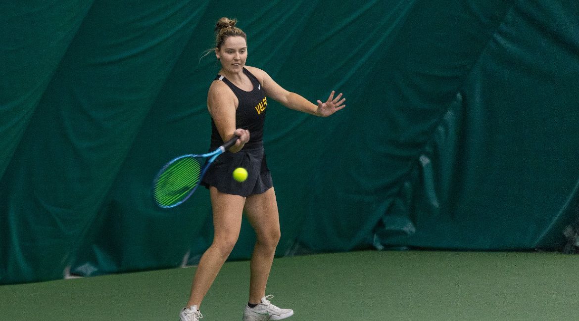 Stone Comes Through in Clutch Match, Lifts Valpo to Dramatic Win Over Eastern Michigan
