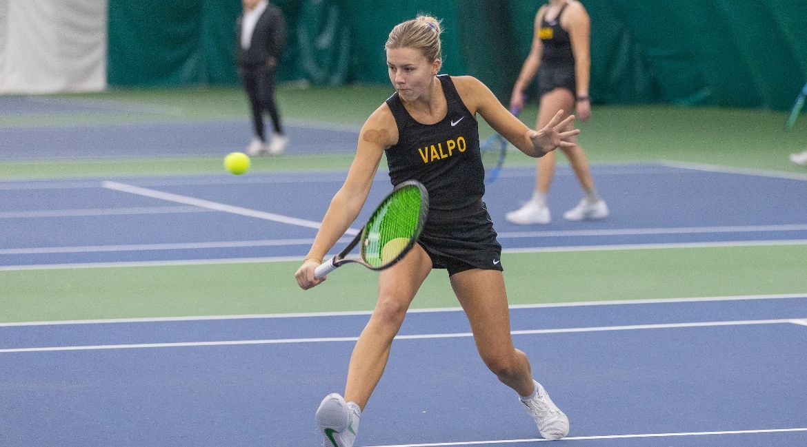 Tennis Edged by NIU as Streak of 4-3 Matches Continues