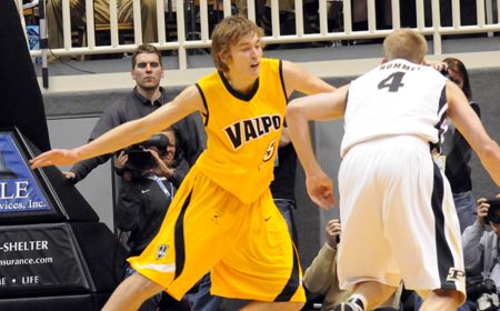 Valpo Players Help Each Other Out in Win Over Concordia
