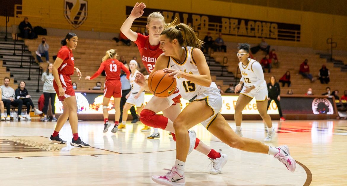 Women’s Basketball Captures Win Over Bradley in High-Scoring Duel