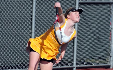 Valpo Women Open Play on the Courts in River Forest