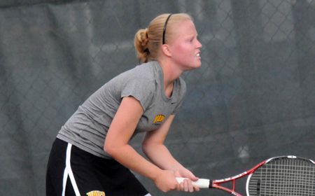 Women's Tennis Loses at Milwaukee to Conclude Road Trip