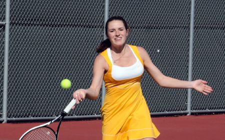 Valpo Defeated by UIC in Final Road Match