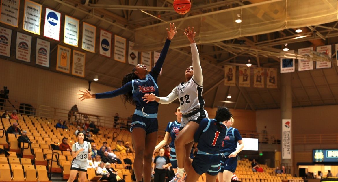 Women’s Basketball Drops Narrow Battle to UIC