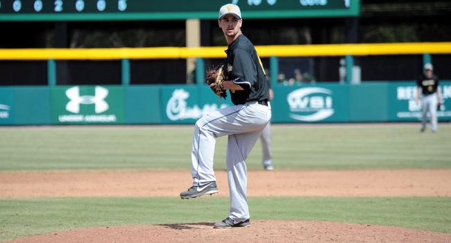Valpo Assembles Late Rally to Overthrow Norse, 6-4