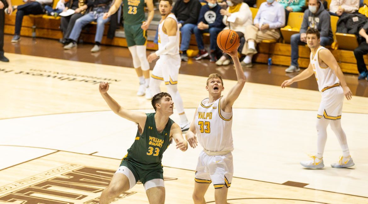 Men’s Basketball Enters Holidays on Jolly Note with Lopsided Win over William & Mary