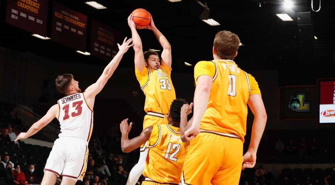 Valpo Falls in Double Overtime Battle at Loyola