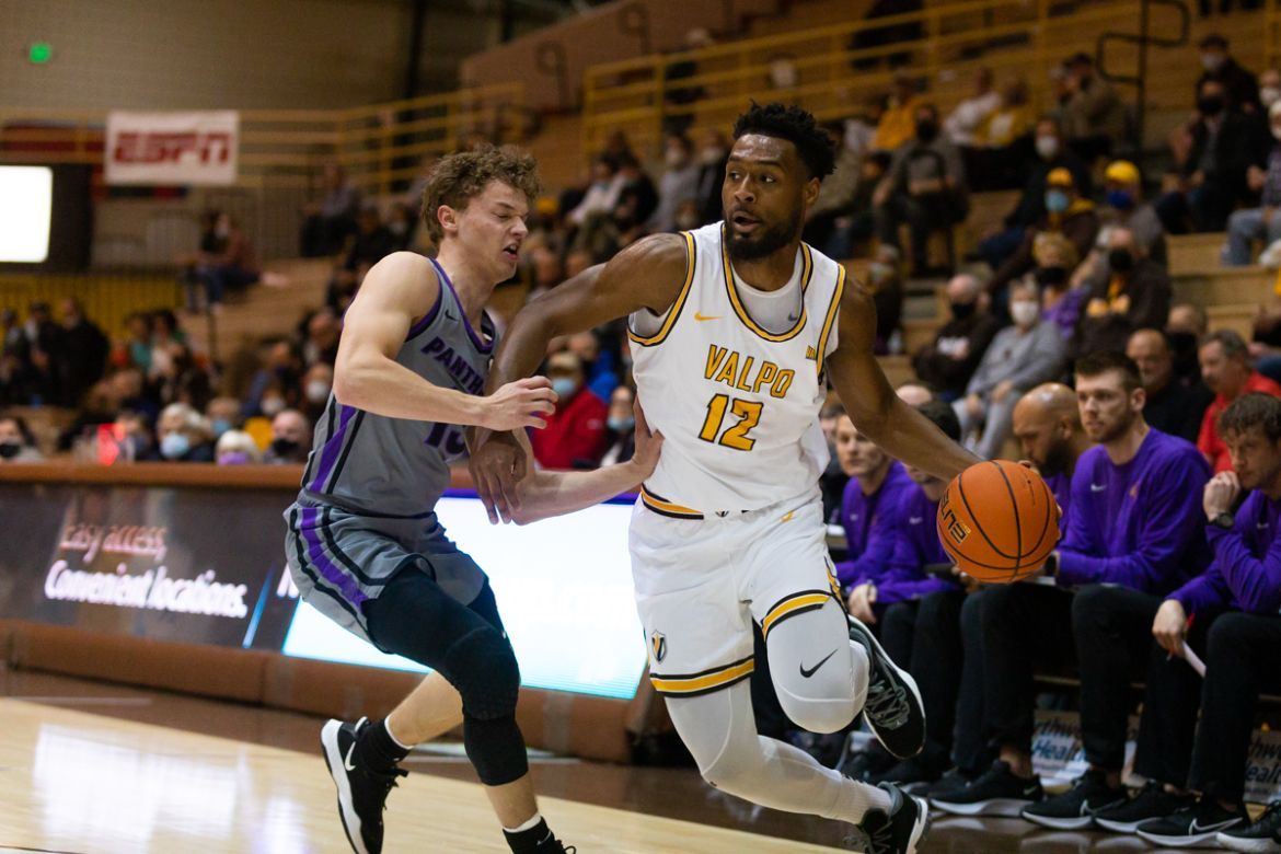 Valpo Reverses Result from First Meeting with UNI, Fends Off Panthers in Overtime Cliffhanger