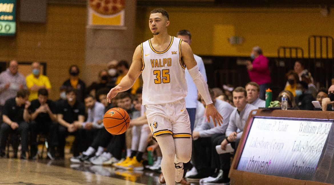 Valpo Earns Road Victory in Evansville