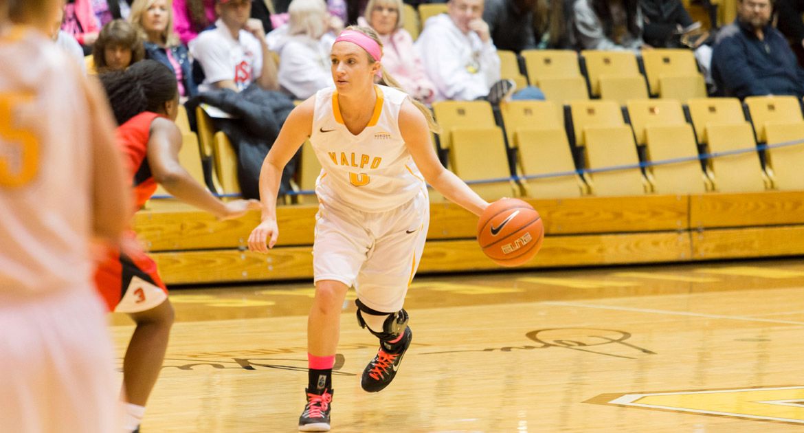 Penguins, Schlegel Hold on Loosely in Win over Valpo Women
