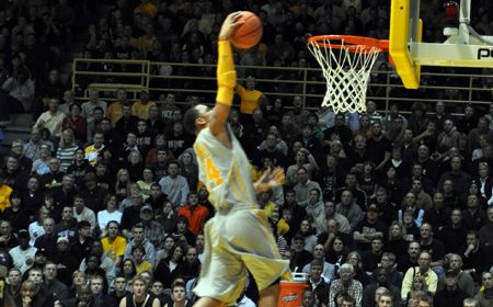 Valpo Takes Tight Duel Against Wright State