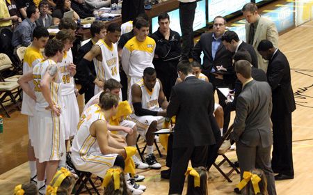 Valpo Men's Basketball Banquet to Be Held April 25