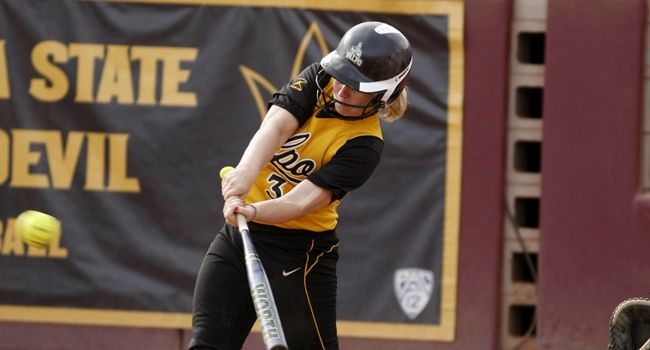 Softball Remains Undefeated in League Play; Sweeps Wright State