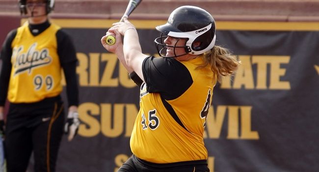 Valpo Softball Completes Weekend Sweep of Detroit