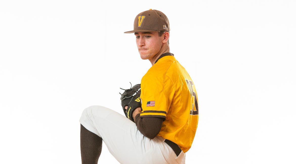 Fields Twirls Program’s First No-Hitter Since 1992, Valpo Sweeps Doubleheader from Middle Tennessee
