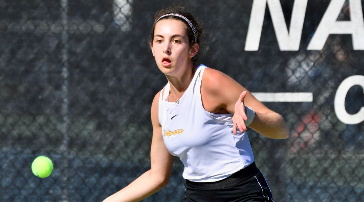 Bertino, Doubles Tandems Earn Wins Over UIC