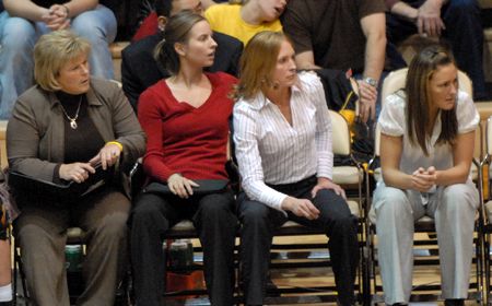 Valpo Women to Hold 2009 Summer Basketball Camps
