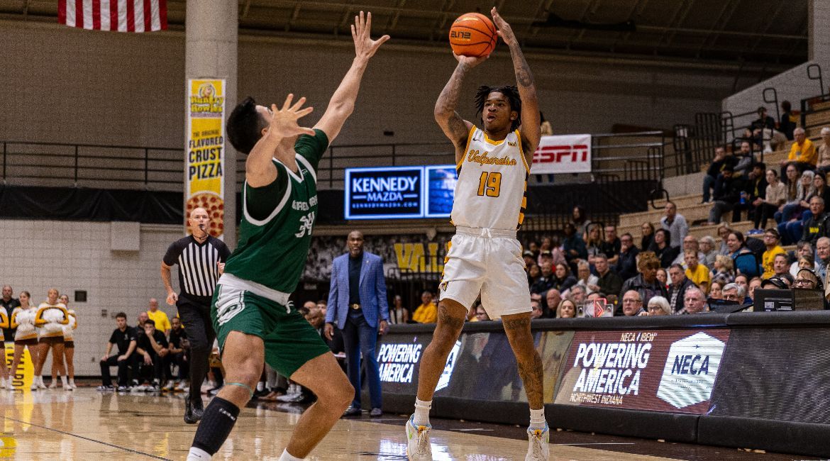 Strong Second Half Lifts Valpo Past Green Bay