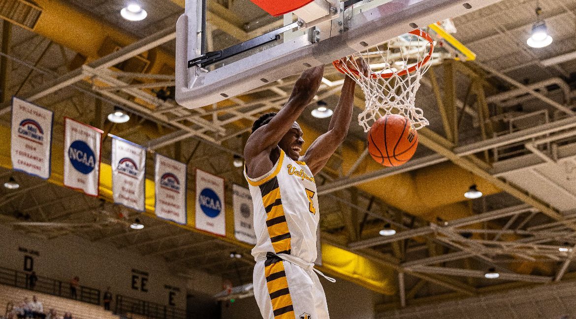 Valpo Rallies Past UIC for Home Victory