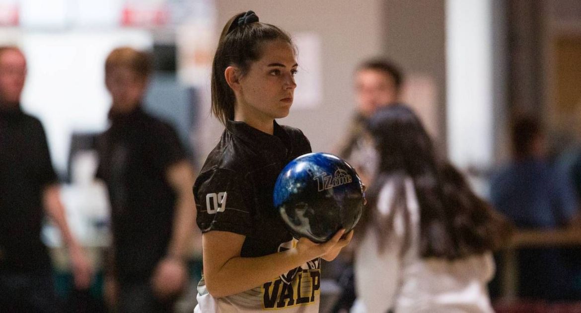 Bowling Places Fourth at Flyer Classic; Bates Named to All-Tournament Team