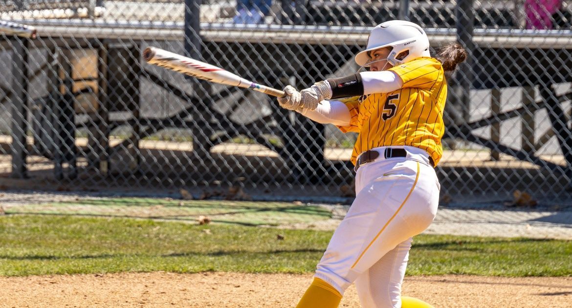 Softball Drops Middle Game of Drake Series Saturday
