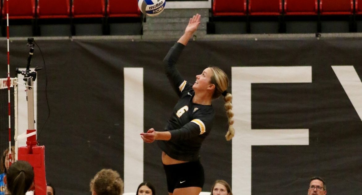 Volleyball Improves to 8-0 With Pair of Wins Friday