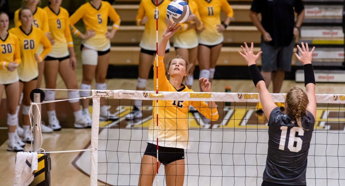 Volleyball Wins Fourth Straight Tournament With Sweep of Houston Baptist