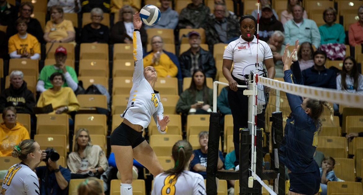 Total Team Effort for Volleyball in Win Over Murray State Friday