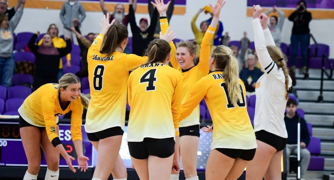 Volleyball Sweeps Murray State in Opening Round of MVC Championship