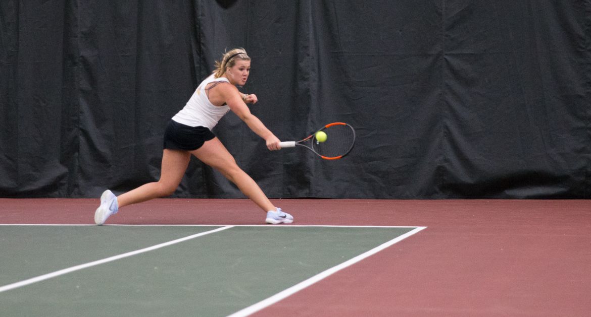 Omaha Edges Valpo in Women’s Tennis