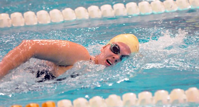 Women's Swimming Off to Solid Start at Calvin Invitational