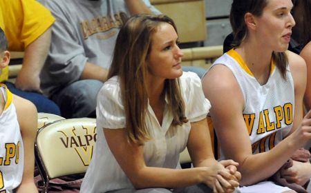 Abby Scharlow Resigns as Assistant Basketball Coach at Valpo
