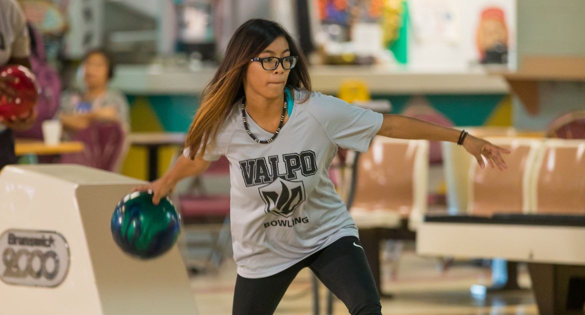 Valpo Bowling Posts Perfect Mark on First Day of Warhawk Classic