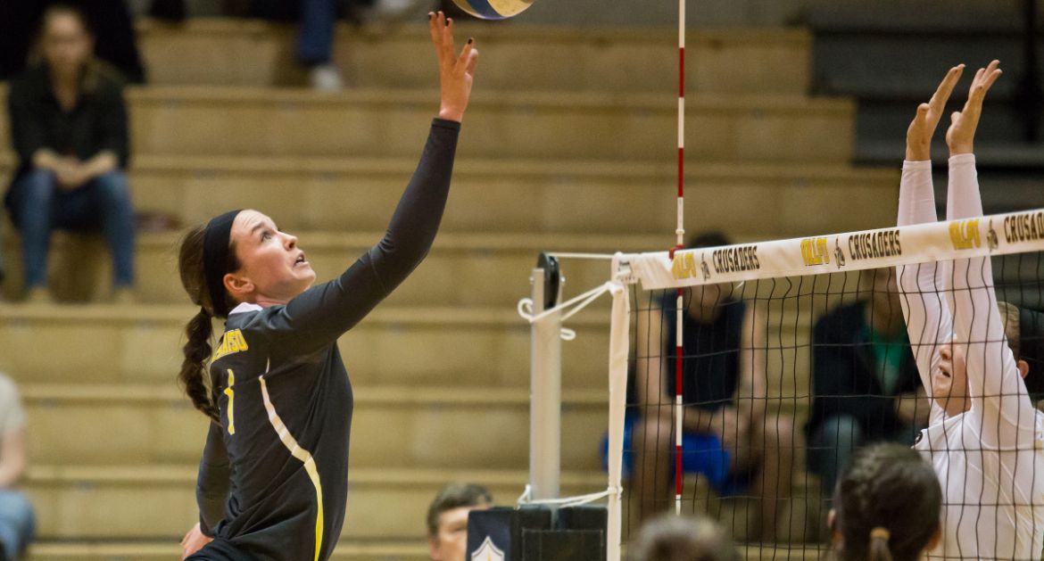 Volleyball Splits on Opening Day of Black Knights Invite