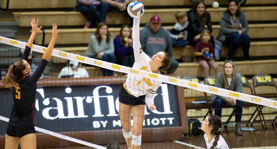 Volleyball Continues Perfect Home Run With Sweep of Loyola