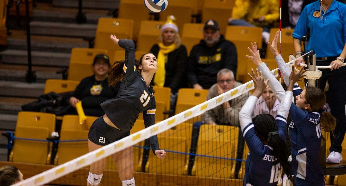 Valpo Sweeps Butler in First Round of NIVC; Set to Face Toledo Friday