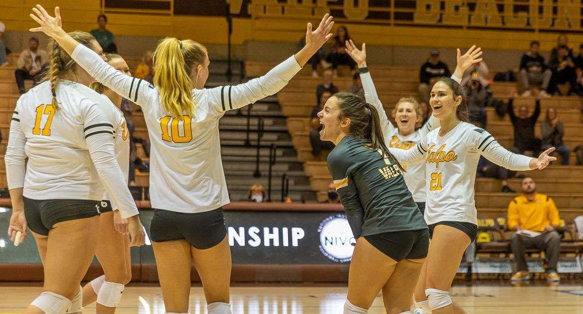 Volleyball Sweeps Its Way Into NIVC Semifinals