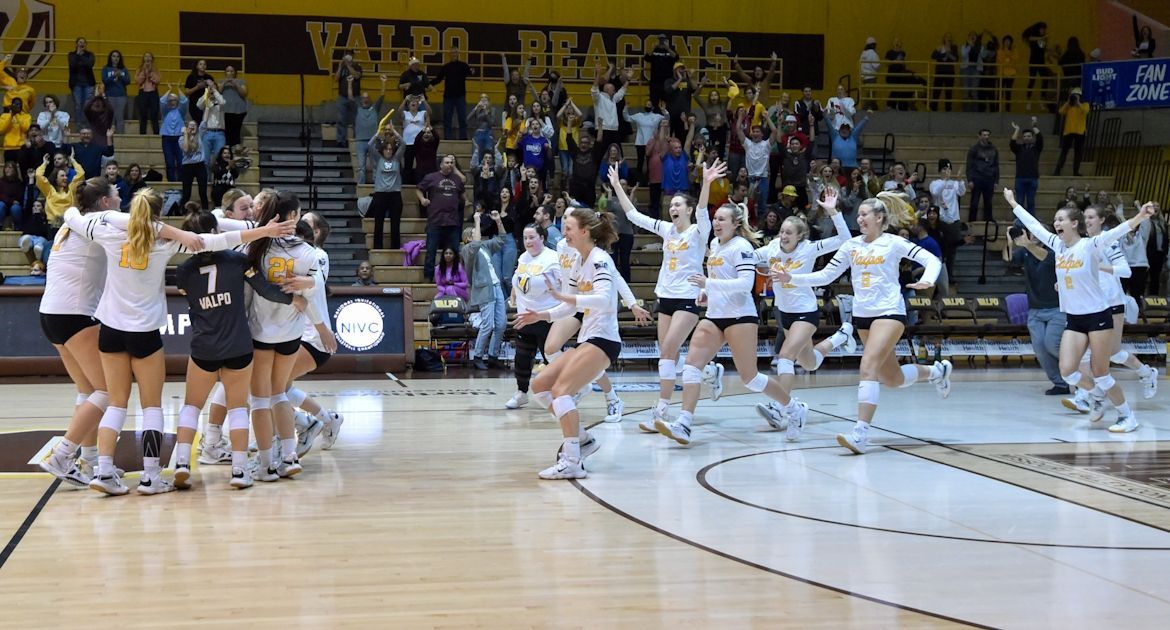 Volleyball Sweeps UConn In Front Of Raucous Crowd; Advances to NIVC Title Match