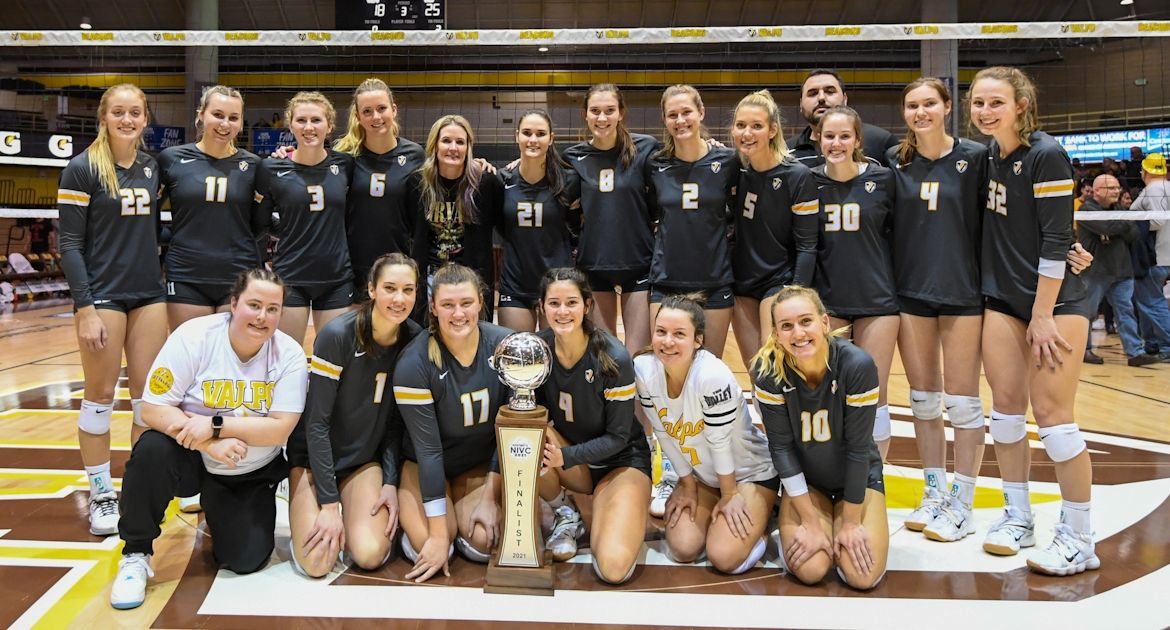 Volleyball Season Comes to End With Runner-Up Finish in NIVC